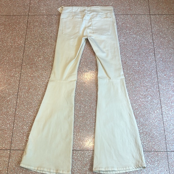 We the Free. Free People Pull On Flare Leg Jeans Size 26 - Picture 5 of 12